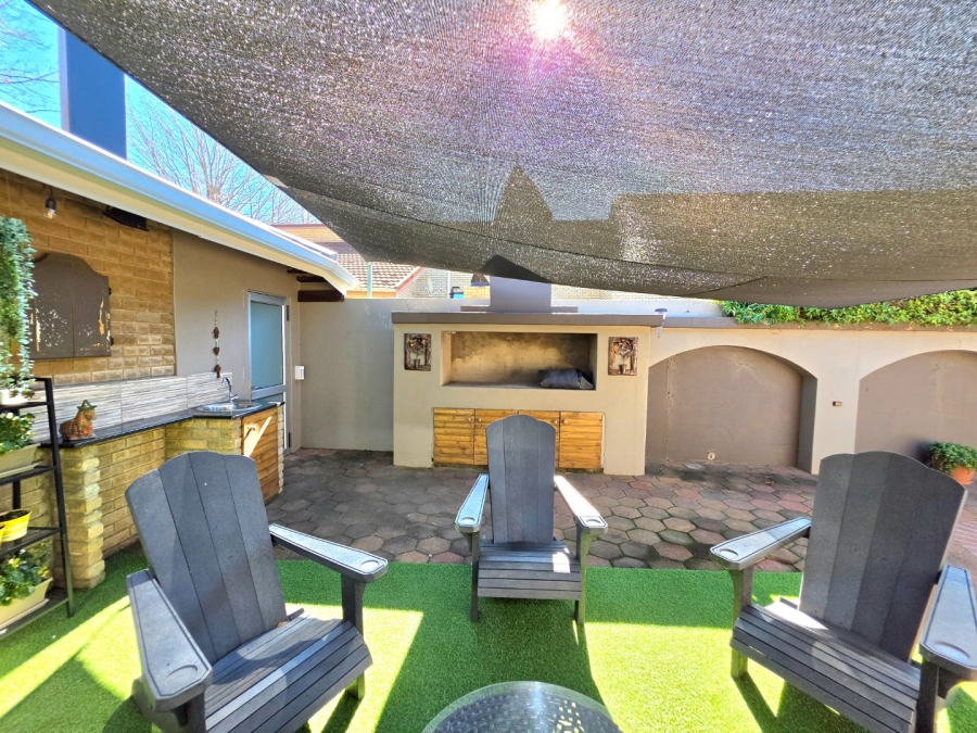 5 Bedroom Property for Sale in La Provance Free State